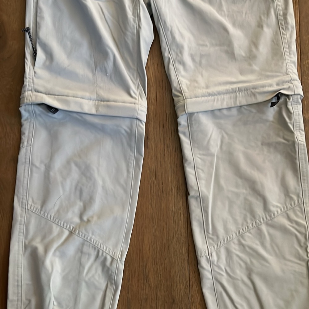 Columbia woman’s Light Gray Convertible Cargo Pants - Picture 3 of 5